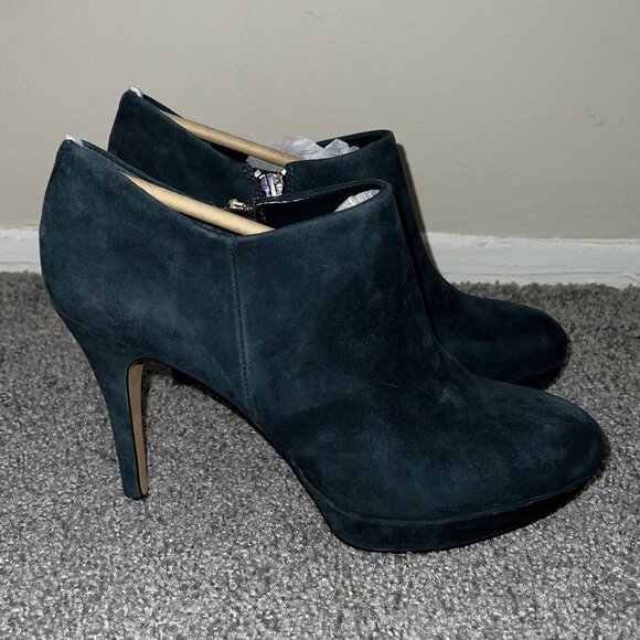 NWT Vince Camuto Evergreen Elvin Suede Ankle Booties Women's Size 8.5 - Picture 3 of 16